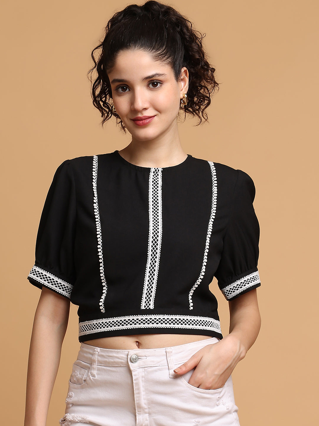 Black Contrast Crop Top With White Lace