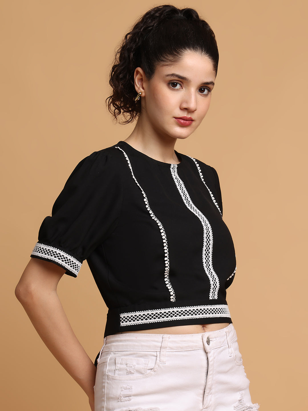Black Contrast Crop Top With White Lace